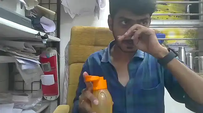 cute modell online show from March 6, 2025, 2:08 pm