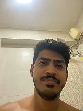 cute modell online show from March 10, 2025, 5:39 pm