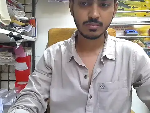 cute modell online show from September 27, 2025, 12:32 pm