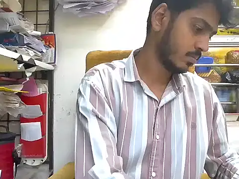 cute modell online show from October 8, 2025, 12:14 pm