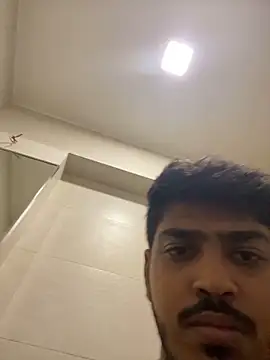 cute modell online show from October 17, 2025, 4:42 pm