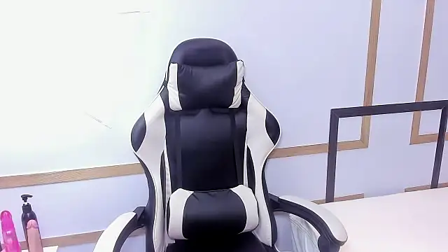 CharlotteGraay online show from March 4, 2025, 3:22 am