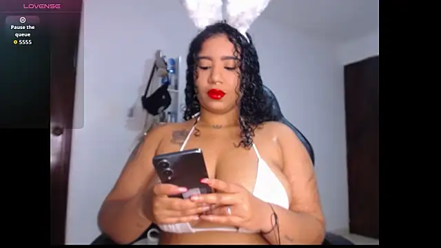 Snapshot of leslycarsson chatting on October 12, 2025, 2:10 am leslycarsson online show from October 12, 2025, 2:10 am