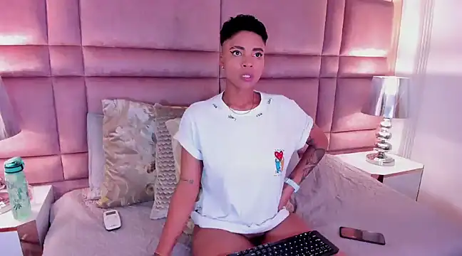 LuciaWallace online show from February 15, 2025, 10:33 am