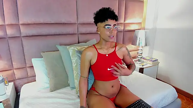 LuciaWallace online show from October 6, 2025, 10:51 pm