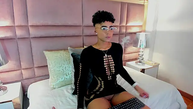 LuciaWallace online show from October 10, 2025, 3:49 am