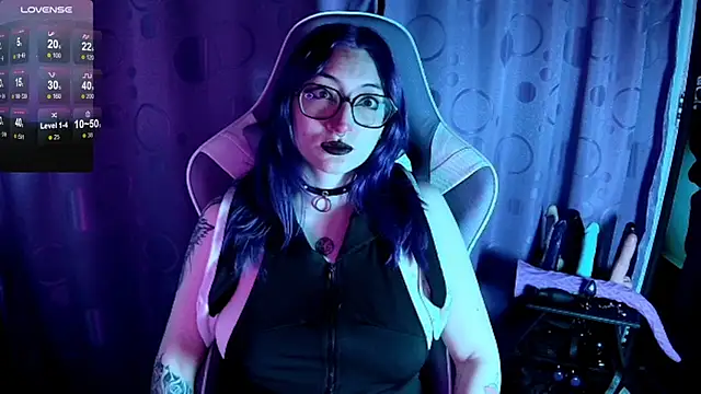 Kimlennox  online show from September 19, 2025, 1:12 pm