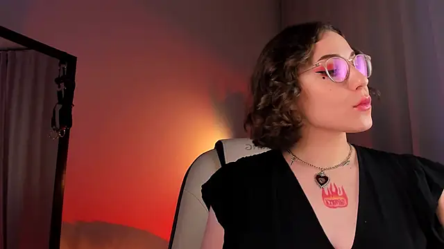 Eva Moss  online show from March 14, 2025, 12:43 am