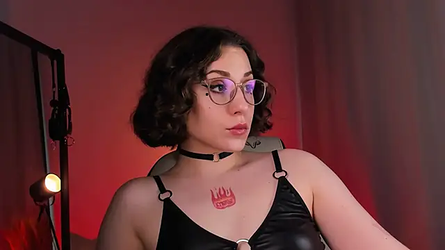 Eva Moss  online show from March 20, 2025, 10:21 am