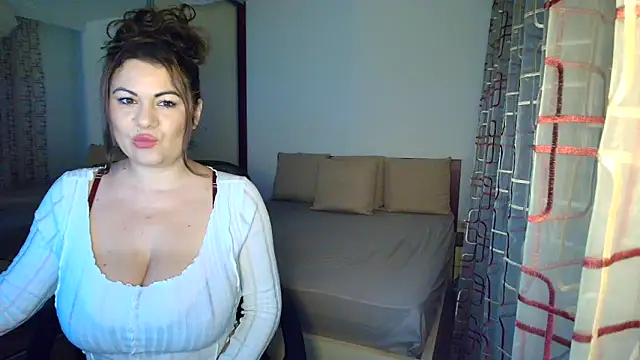 VixenVibesX online show from October 26, 2025, 8:37 pm