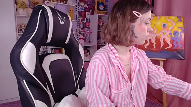 Snapshot of Catharsisi chatting on January 19, 2025, 5:18 pm Catharsisi online show from January 19, 2025, 5:18 pm