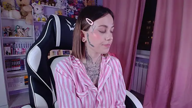 Snapshot of Catharsisi chatting on February 21, 2025, 4:59 pm Catharsisi online show from February 21, 2025, 4:59 pm