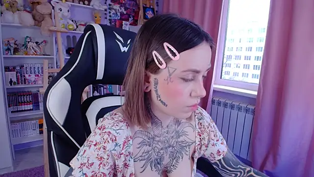 Snapshot of Catharsisi chatting on March 6, 2025, 1:35 pm Catharsisi online show from March 6, 2025, 1:35 pm