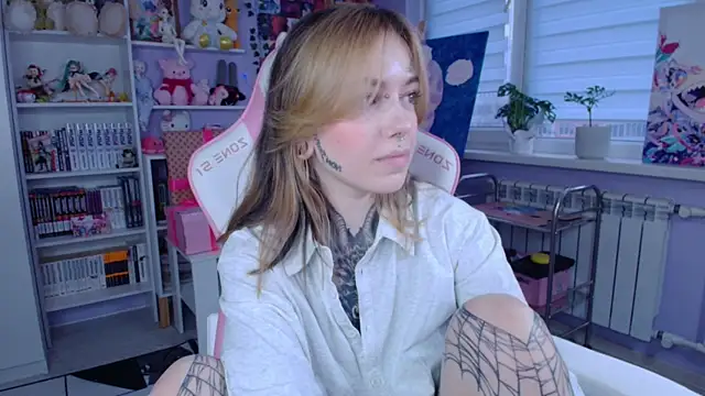 Snapshot of Catharsisi chatting on October 26, 2025, 1:39 pm Catharsisi online show from October 26, 2025, 1:39 pm