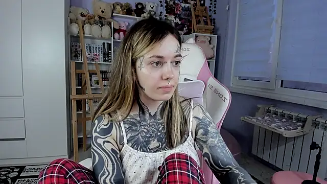 Snapshot of Catharsisi chatting on March 6, 2026, 4:03 pm Catharsisi online show from March 6, 2026, 4:03 pm