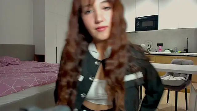 anna elfi online show from September 9, 2025, 5:12 pm