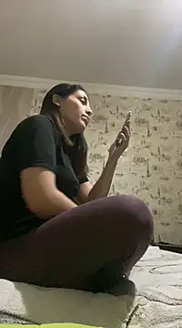 Snapshot of Rosanna_Rennie chatting on February 25, 2025, 6:42 pm Rosanna Rennie online show from February 25, 2025, 6:42 pm