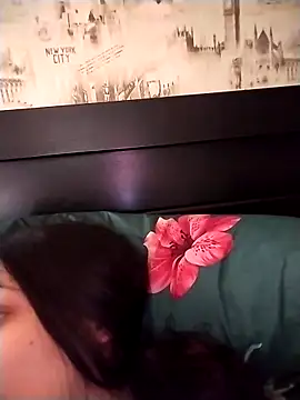 Snapshot of Rosanna_Rennie chatting on March 21, 2025, 2:18 pm Rosanna Rennie online show from March 21, 2025, 2:18 pm