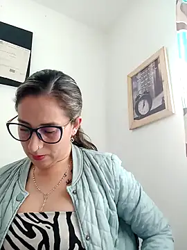 CHARLOTTE 1711 online show from January 30, 2025, 9:36 pm