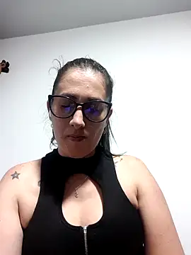 CHARLOTTE 1711 online show from October 3, 2025, 3:58 am