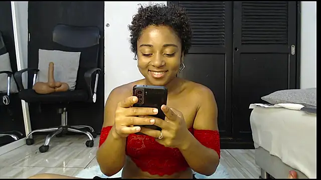 Snapshot of avis_lara chatting on April 30, 2026, 7:25 am avis lara online show from April 30, 2026, 7:25 am