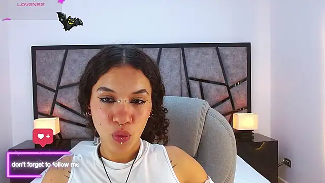 ilitzy cardona online show from November 12, 2025, 1:17 am