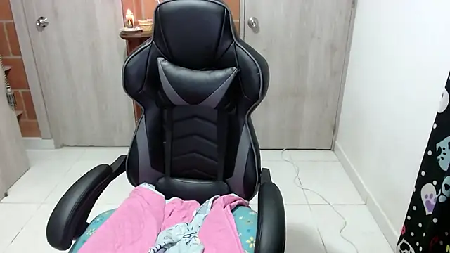 Princezzlove3 online show from February 6, 2025, 12:00 am