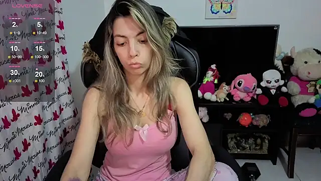 Princezzlove3 online show from October 5, 2025, 4:05 pm