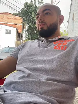 arturguy00 online show from April 1, 2026, 2:58 pm