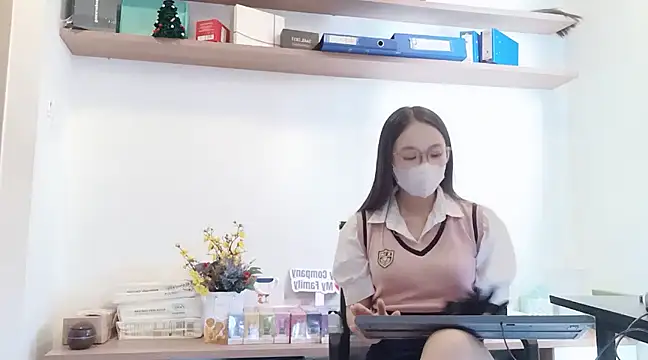 Lush-Office online show from February 18, 2025, 1:32 am