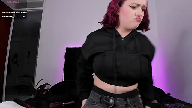 Snapshot of raven__white1 chatting on February 14, 2025, 3:43 am raven white1 online show from February 14, 2025, 3:43 am