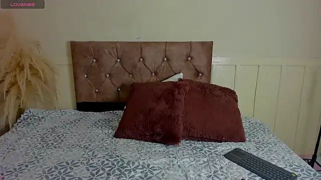 Natashawool1 online show from February 25, 2025, 3:16 pm