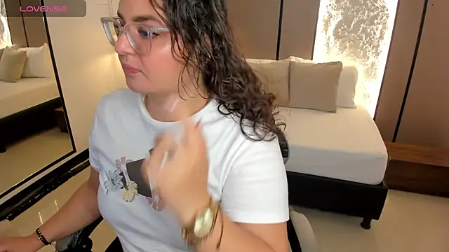 lilly ass  online show from June 3, 2026, 12:19 pm