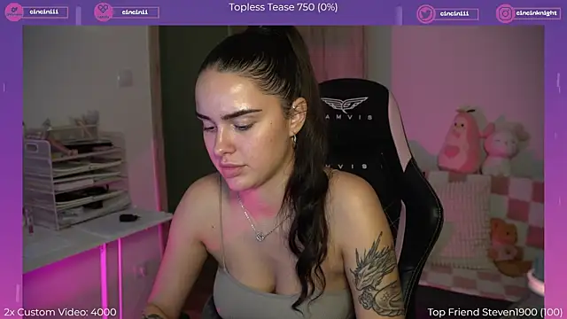 NaomiiMoon online show from October 1, 2025, 7:09 pm