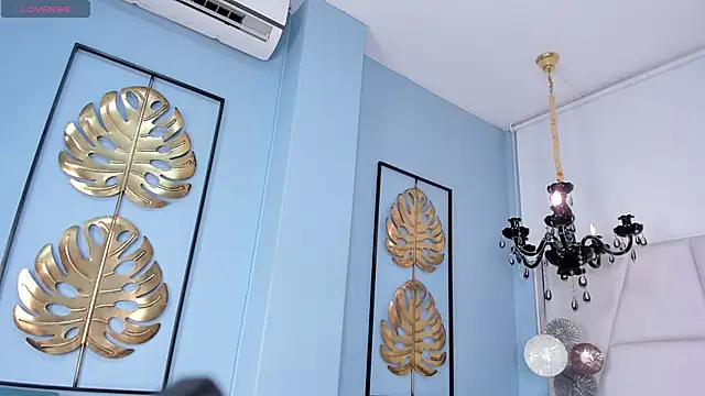 Aitana Hilton  online show from October 6, 2025, 11:40 am