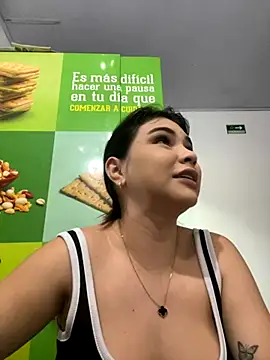 Aitana Hilton  online show from November 7, 2025, 11:10 am