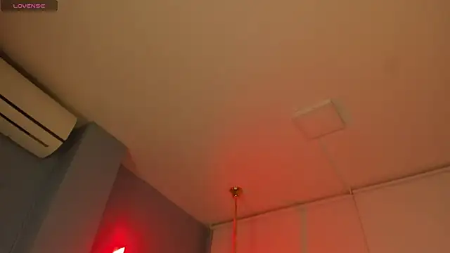 Aitana Hilton  online show from January 13, 2026, 11:37 am