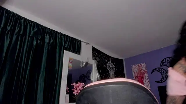 Thalassa Roott online show from November 12, 2025, 12:00 am