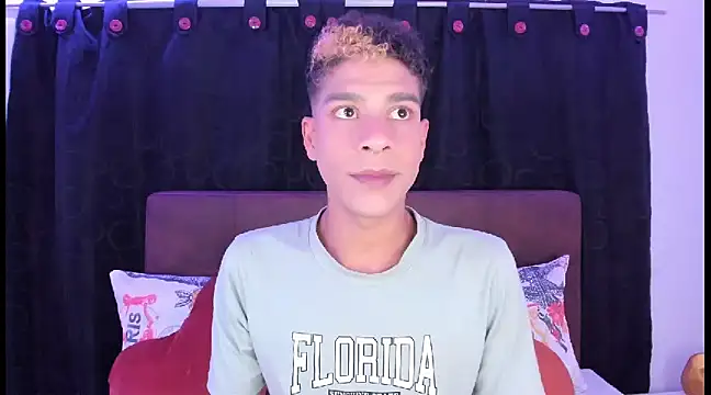 Snapshot of Ethan_Boyy chatting on January 20, 2025, 10:59 pm Ethan Boyy online show from January 20, 2025, 10:59 pm