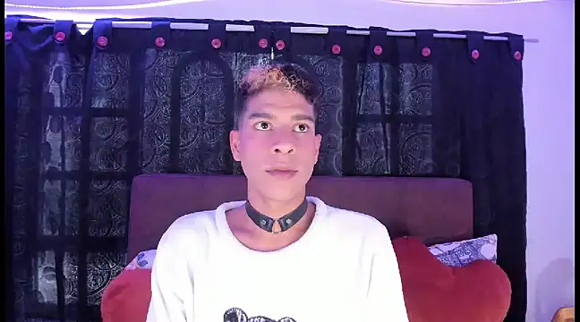 Snapshot of Ethan_Boyy chatting on January 23, 2025, 7:29 pm Ethan Boyy online show from January 23, 2025, 7:29 pm