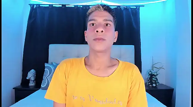 Snapshot of Ethan_Boyy chatting on January 24, 2025, 8:02 am Ethan Boyy online show from January 24, 2025, 8:02 am