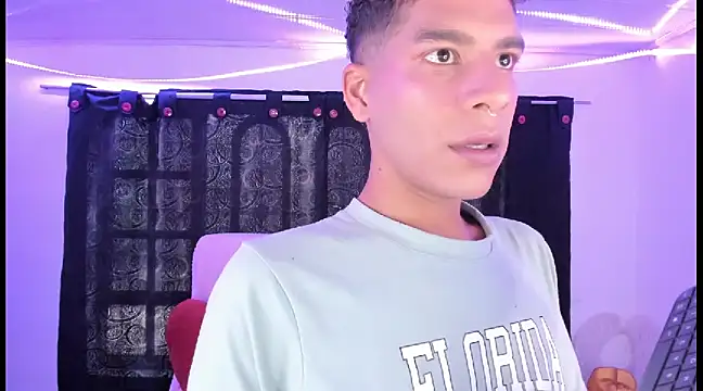 Snapshot of Ethan_Boyy chatting on January 25, 2025, 7:39 pm Ethan Boyy online show from January 25, 2025, 7:39 pm