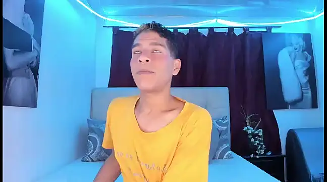 Snapshot of Ethan_Boyy chatting on February 2, 2025, 9:40 am Ethan Boyy online show from February 2, 2025, 9:40 am