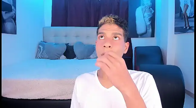 Snapshot of Ethan_Boyy chatting on February 6, 2025, 4:42 am Ethan Boyy online show from February 6, 2025, 4:42 am