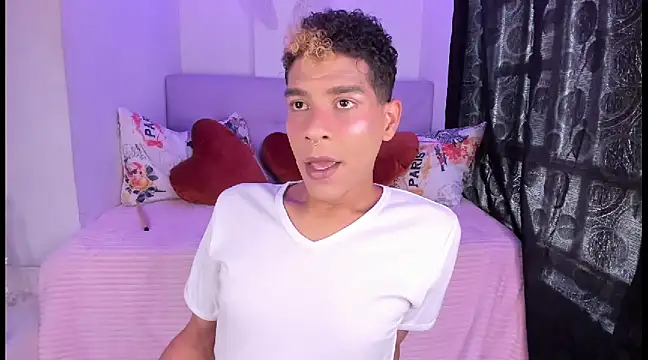 Snapshot of Ethan_Boyy chatting on February 6, 2025, 6:35 pm Ethan Boyy online show from February 6, 2025, 6:35 pm