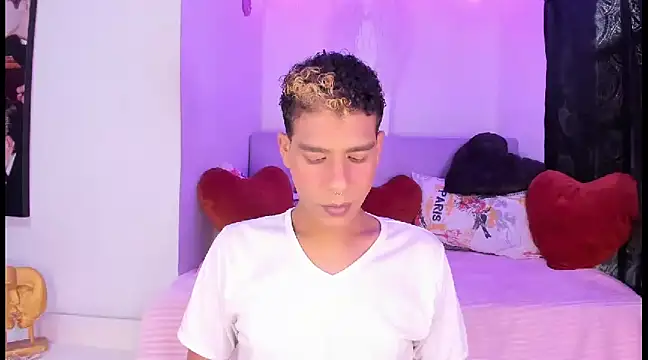 Snapshot of Ethan_Boyy chatting on February 11, 2025, 4:02 pm Ethan Boyy online show from February 11, 2025, 4:02 pm