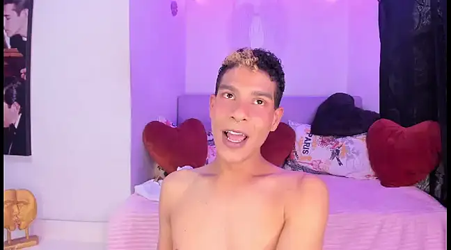 Snapshot of Ethan_Boyy chatting on February 11, 2025, 10:07 pm Ethan Boyy online show from February 11, 2025, 10:07 pm