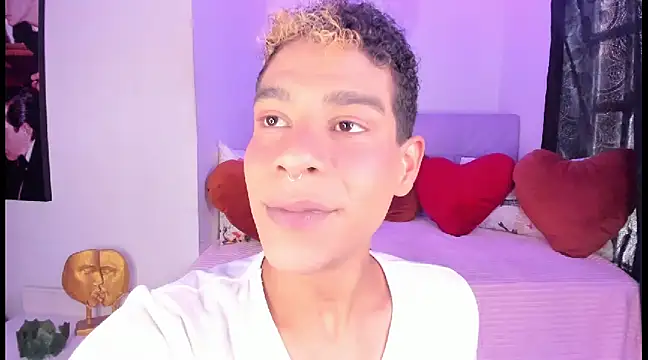 Snapshot of Ethan_Boyy chatting on February 17, 2025, 6:48 pm Ethan Boyy online show from February 17, 2025, 6:48 pm