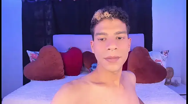 Snapshot of Ethan_Boyy chatting on February 20, 2025, 10:48 pm Ethan Boyy online show from February 20, 2025, 10:48 pm