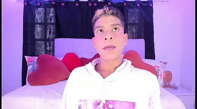 Snapshot of Ethan_Boyy chatting on February 23, 2025, 6:34 pm Ethan Boyy online show from February 23, 2025, 6:34 pm